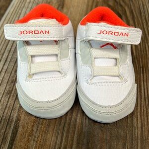 Jordan baby crib shoes with Velcro and elastic closure size 1